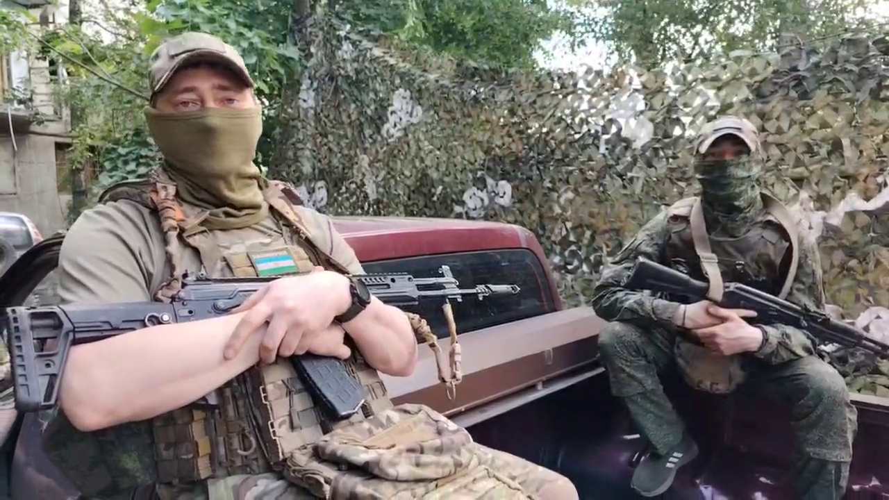 Красный пикап
