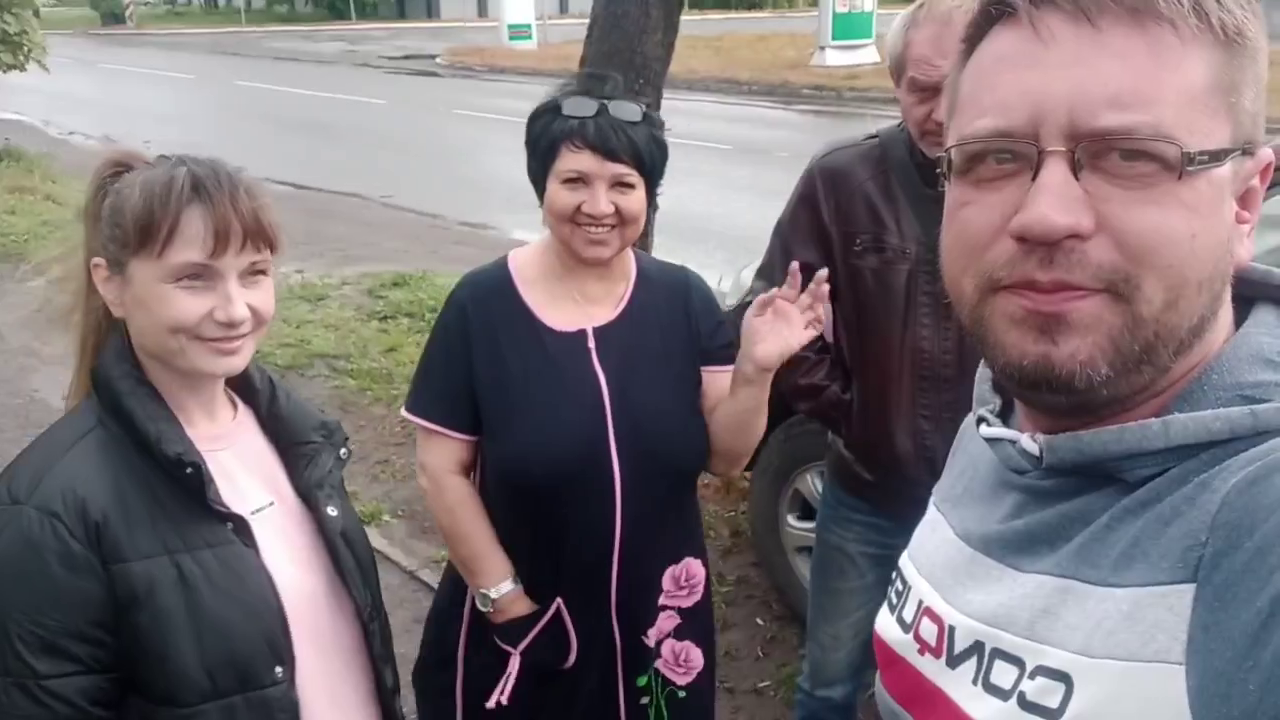 Доставка красного пикапа