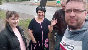 Доставка красного пикапа