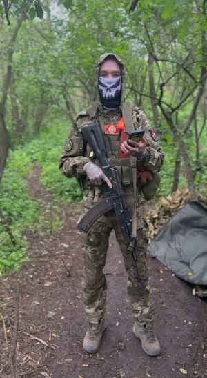 Боец с мишкой